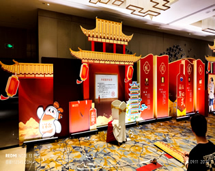 玉林市印顺广告安装中鼎文华酒店茅台展会活动kt板古建筑门楼