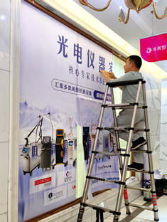 玉林市印顺广告安装华美整形玻璃窗车贴画