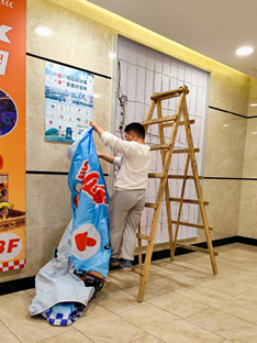 玉林市印顺广告安装南兴广场卡布UV软膜灯箱2