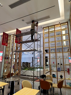 玉林市印顺广告安装南兴广场某售楼部吊旗KT板