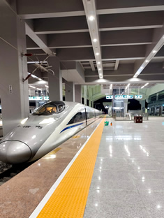 玉林市印顺广告安装玉北高铁站地贴标牌1