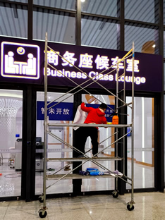 玉林市印顺广告安装玉北高铁站招牌1