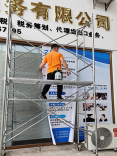 玉林市印顺广告安装福绵区店铺玻璃贴车贴