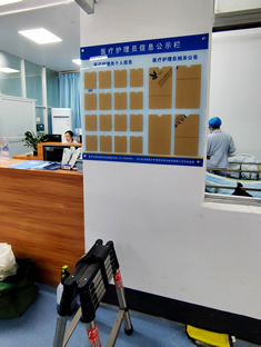 玉林市印顺广告安装第一人民医院导医台亚克力插卡板公示栏5