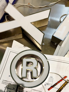 玉林市印顺广告定制安装不锈钢围边发光字