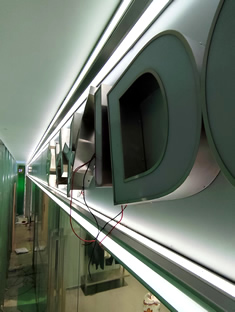 玉林市印顺广告定制安装不锈钢围边发光字D