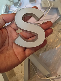 玉林市印顺广告定制安装白色迷你发光字1