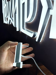 玉林市印顺广告定制安装白色迷你发光字4