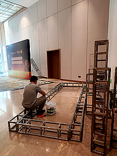 玉林市印顺广告桁架搭建中鼎文华酒店茅台汉酱会议签到墙会场